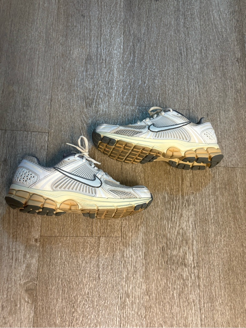 Nike vomeros 5 size 7